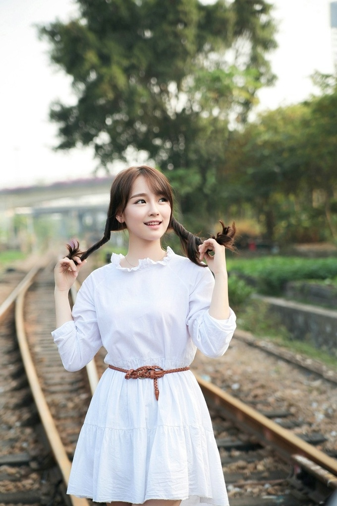 阳光少女清新气质迷人唯美优雅写真