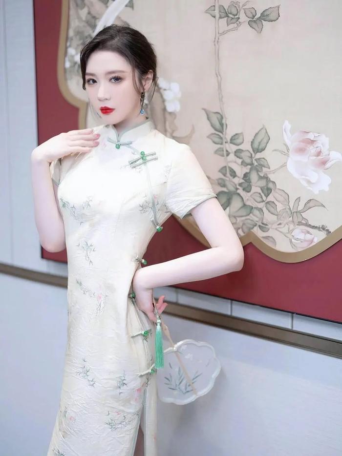 我的天下：偷袭枪每升五级进化一次，，，，，最后直接无敌了