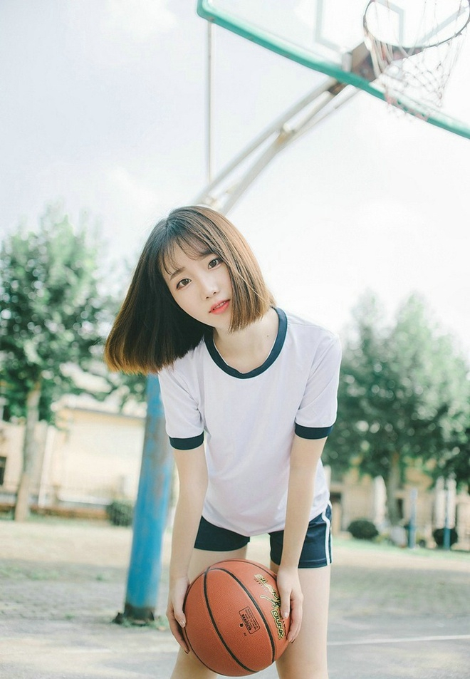 青春洋溢篮球校花白净甜美优雅唯美写真