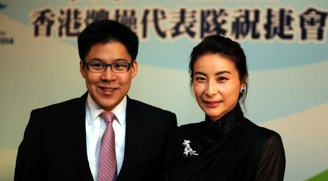 郭晶晶真是难得的“福相脸”,脸上这四处都饱满,难怪讨长辈喜欢