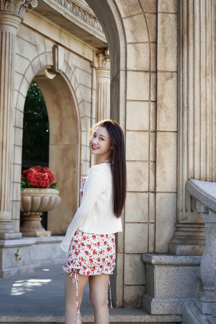 何宣林夏日随拍仙女甜美碎花裙温柔初恋感体验夏日的浪漫