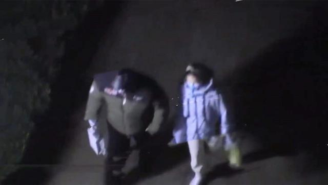 张晚意恋情曝光!与女生举止亲密,两人手牵手回家|华鼎奖|绯闻|爱巢|电视剧|月光下_新浪娱乐_新浪新闻