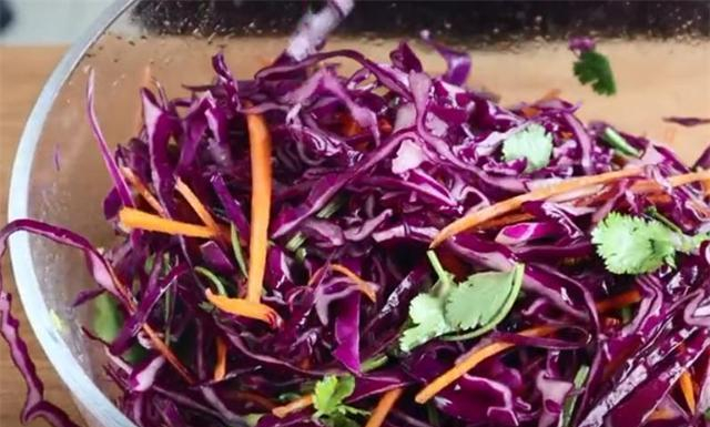 紫甘蓝怎么吃最方便简单 w700d1q75cms.jpg