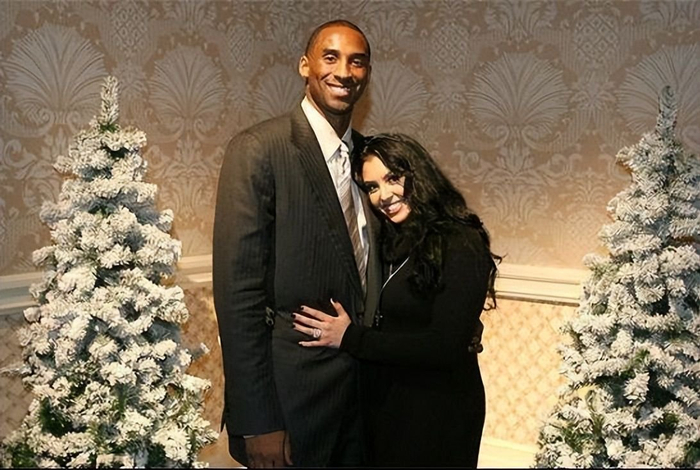 白色透视衣若隐若现,简直太美了|瓦妮莎|娜塔莉|科比_新浪新闻