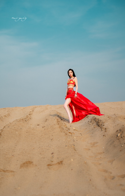 高颜值的沙漠女神__财经头条