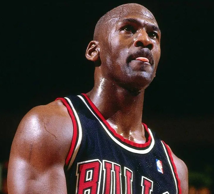 篮球之神乔丹为何会换号从23号换到45号而不是从一而终