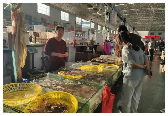 解馋!莱州海鲜大量上市!市场又热闹起来了_新浪新闻