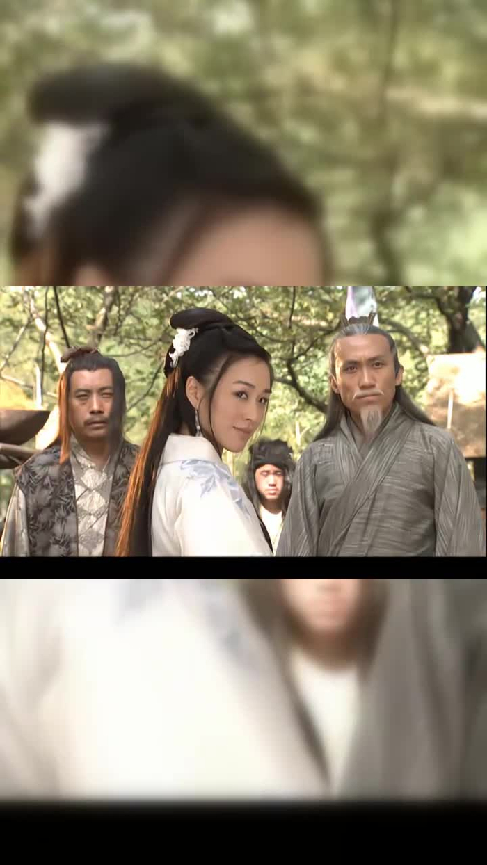 康敏捡到一把扇子给了徐长老乔峰一看就知道是他的