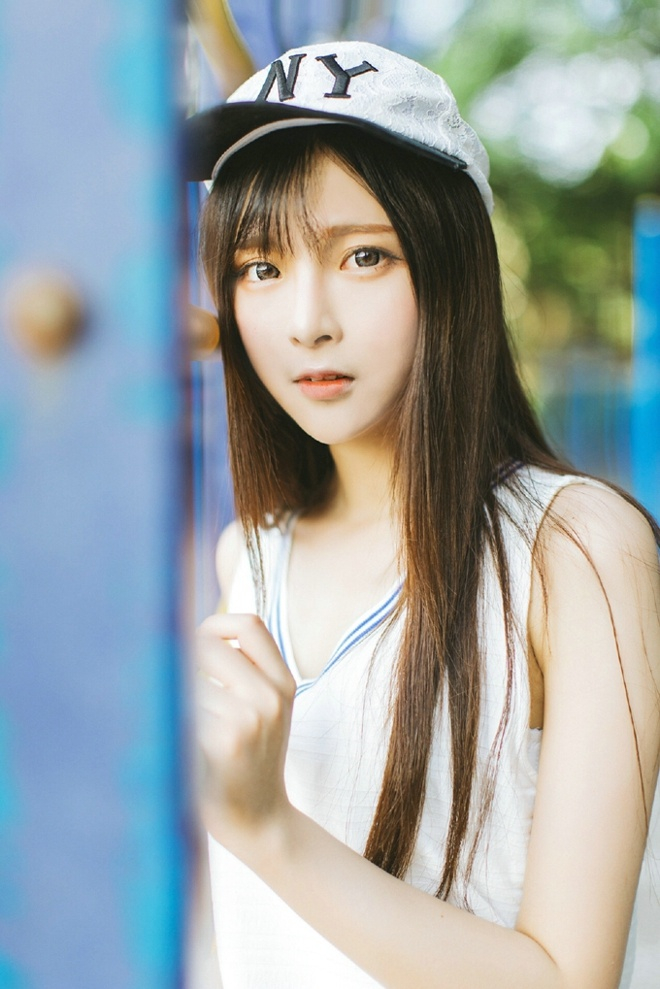 阳光活力美少女户外俏皮可爱唯美写真