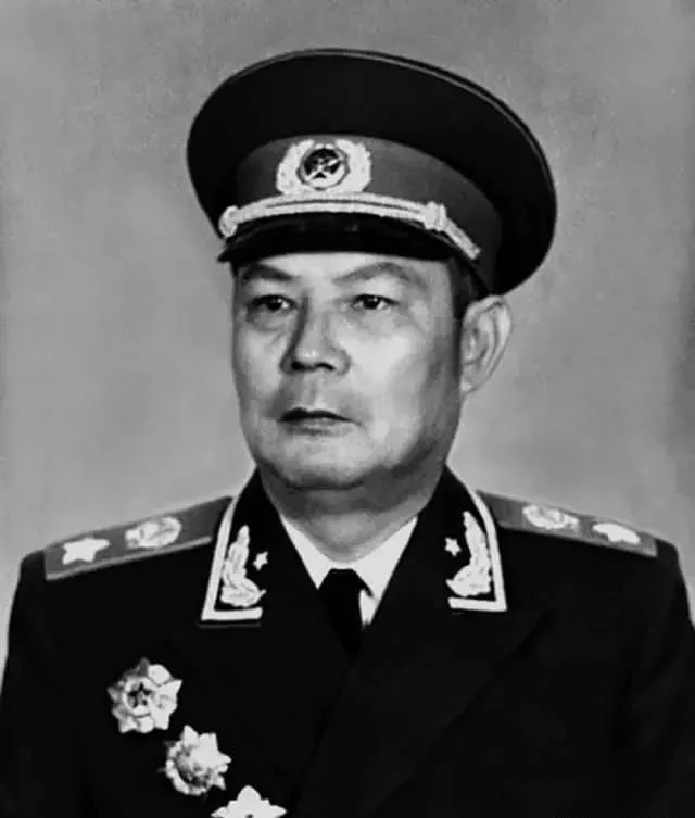 叶剑英元帅书法欣赏,毛主席曾评价叶帅:大关节是不糊涂的!|远方诗书阁|中华人民共和国|行书|梅县|诗书_新浪新闻