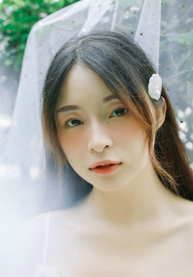 白纱裙美女清新俏皮甜美娇巧唯美写真