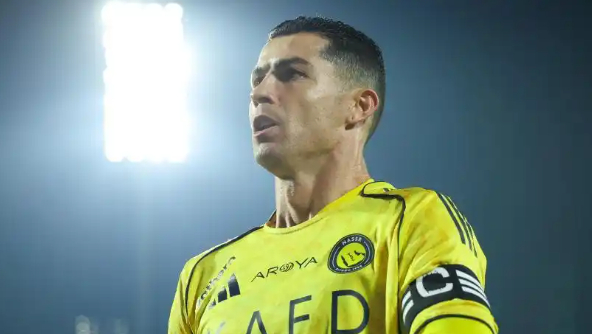 恭喜C罗！欧洲多家豪门送邀请！41岁老当益壮，冲击千球计划