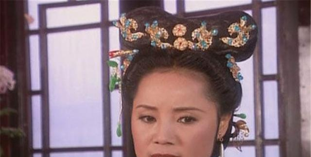 她不仅出演《还珠格格》,而且还是剧中导演之一,你肯定认识她|刘芳|吉他兄弟|演员|电视剧|剧组_新浪娱乐_新浪新闻