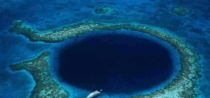 伯利兹大蓝洞：神秘幽暗，世界最大的水下洞穴之一