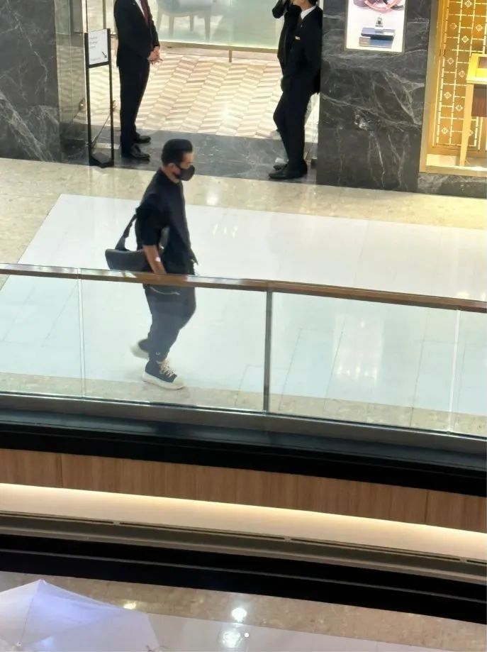 53岁古天乐罕有曝光私人生活为避粉丝合照4分钟跑7层楼