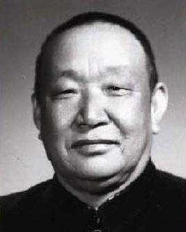 围剿,几次战斗后,张结巴再度当官成了旅长,并在军阀争夺中占据了大理