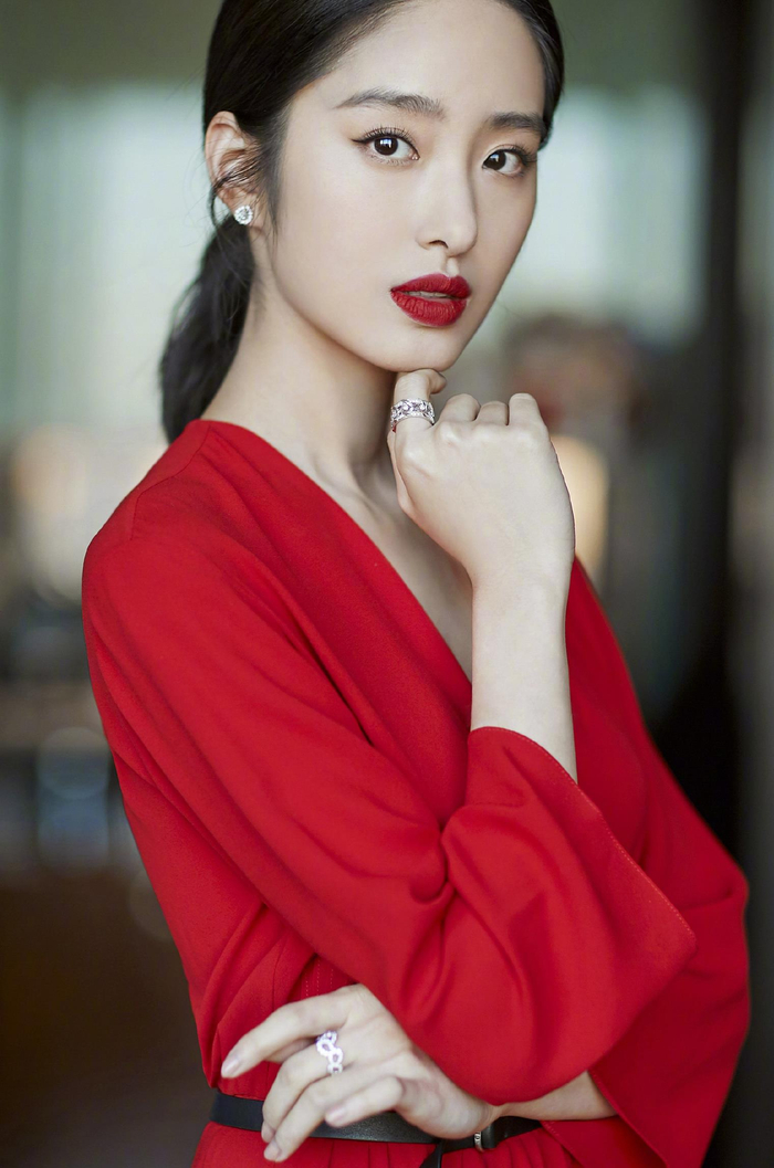 女神杨采钰：第4606期气质潮流美图欣赏