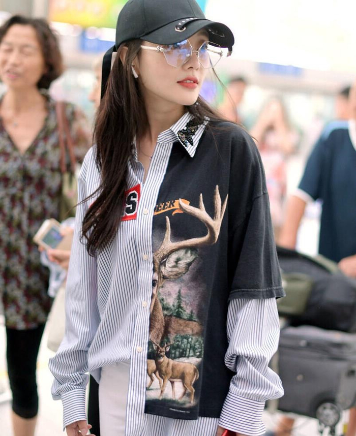 李小璐又"火"了,穿拼接衬衫搭配白色牛仔裤清纯洋气,高级减龄