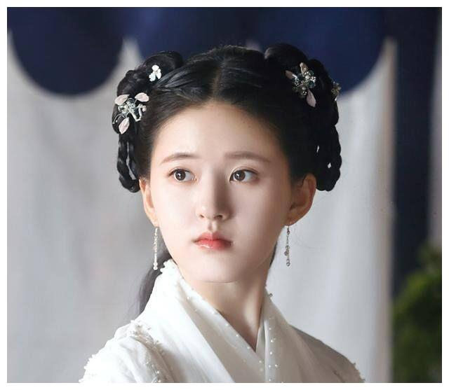 十位梳双丫髻的古装美女,刘亦菲少女,鞠婧祎惊艳,她最精致经典