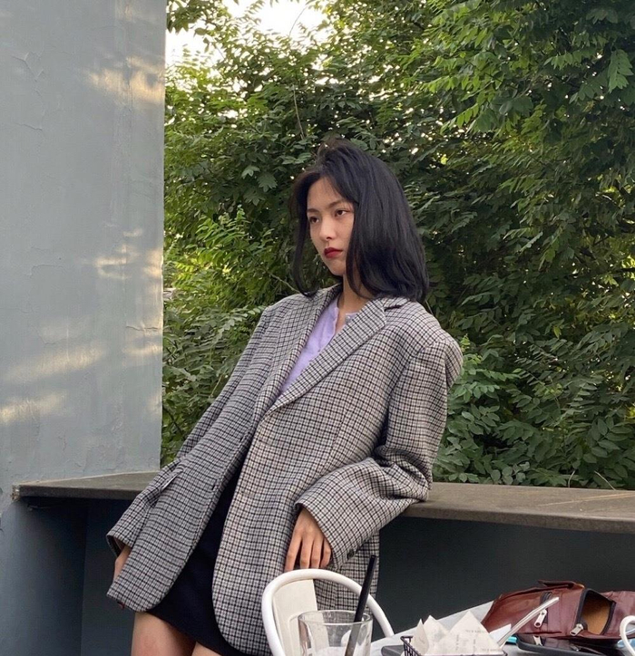 宋威龙绯闻女友赵佳丽太绝了,穿吊带裙像黑天鹅,真是美到骨子里