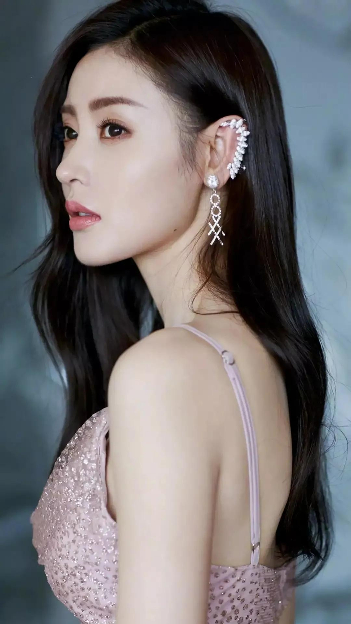 张天爱美图欣赏,性感妩媚,身材出众