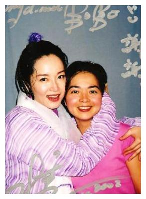 “姐妹花”恬妮和恬妞:一个成风月片女王,一个屡遭渣男背叛