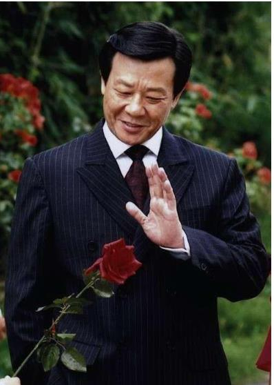 他坐拥双妻,两人住上下楼和平共处,寇世勋长子:妈妈很痛苦