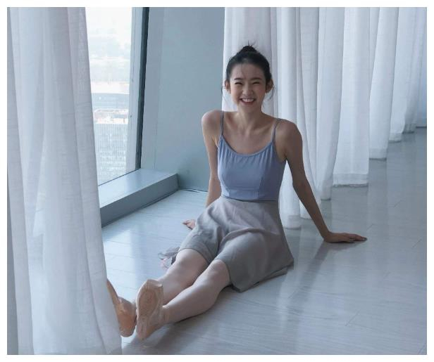 谁说张一凡是小公主?当网友把她头发P成紫色后,校园扛把子来了|张艺凡|创造营2020|现代舞|选手|芭蕾舞_新浪娱乐_新浪新闻