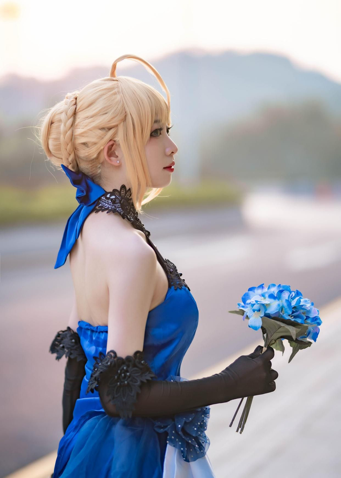 《Fate/Grand Order》cos:骑士王最美的样子是卸下盔甲穿上晚礼