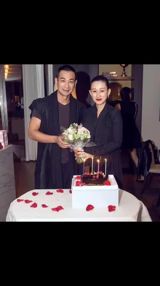 多情的赵文卓,曾换多任女友,爱梅艳芳,生私生子,娶张丹露