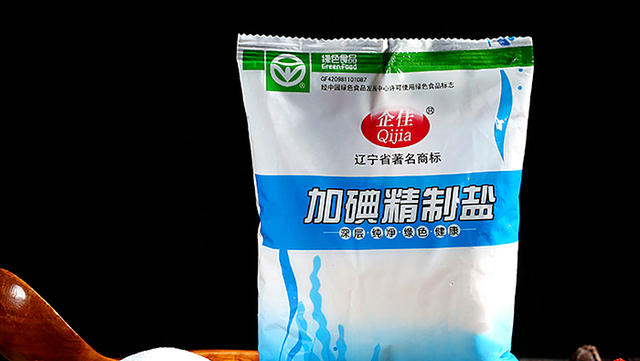 加碘盐、无碘盐、低钠盐和营养盐,它们都有什么区别?应该怎么选|食盐|海盐|岩盐|水源性|矿盐_新浪新闻
