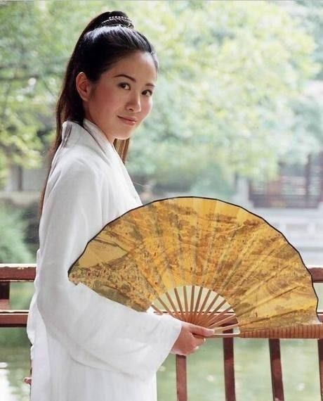 叶璇:出生于浙江杭州,中国演员、出品人、制片人、编剧、主持人