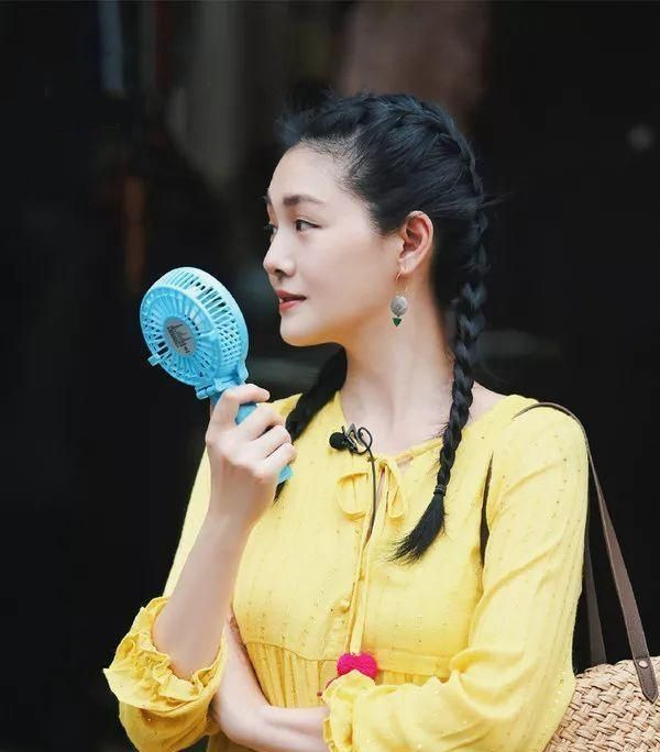 夏天别只会扎马尾了,太土!大s这3款编发时髦又减龄,手残也能学
