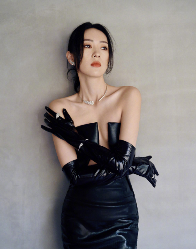 2023红毯众女星比美大秀事业线热巴被赞像女帝杨紫被批像丫鬟