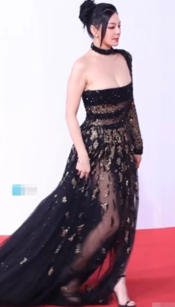 2023红毯众女星比美大秀事业线热巴被赞像女帝杨紫被批像丫鬟