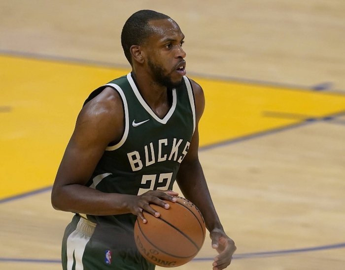 其他球队给不了他长期合同|米德尔顿|雄鹿|球队_新浪新闻