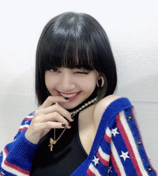 lisa的"铁刘海"小秘诀来了,短发又甜又飒,不愧是人间芭比