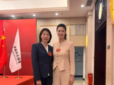 两代女排主攻同框！惠若琪与张越红，不同时代的夺冠功臣