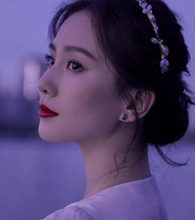 但好在刘袁阔成认为女孩不适合说评书,建议刘诗诗学舞蹈