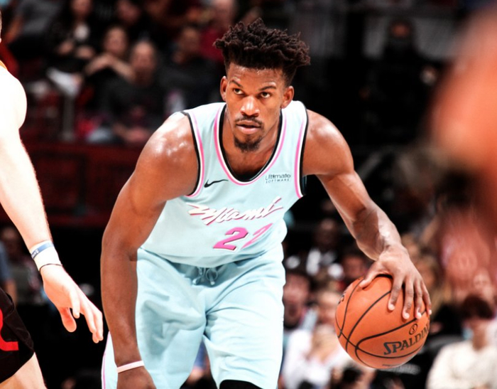 欧文关键战爆发砍下40分带队逆转