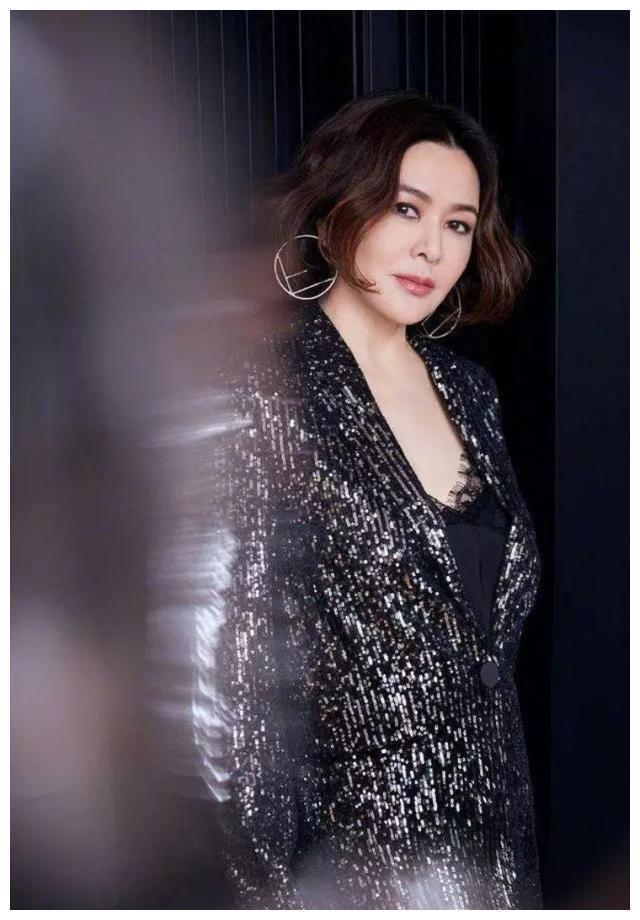 一个1000万，昔日女神关之琳和两个高尔夫球的故事|刘銮雄_新浪新闻