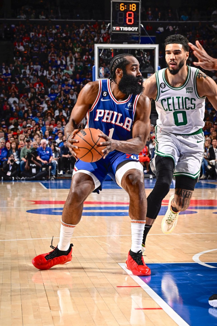 哈登狂砍40分15助攻带队逆转胜