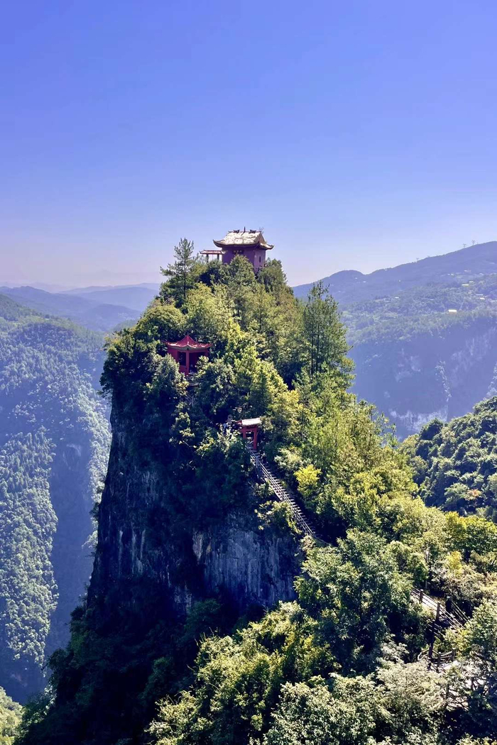 情郎峰·巴人河生态旅游区(湖北省恩施土家族苗族自治州巴东县)