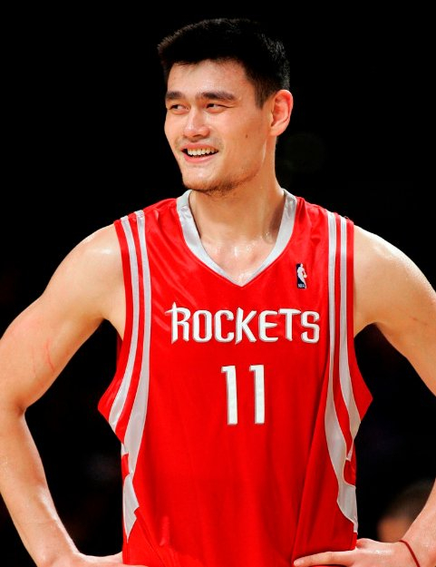 巅峰期的姚明是不是nba第一中锋?奥尼尔老了,霍华德还年轻