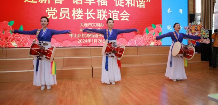 大连好》《长鼓敲起来》《共和国走向未来》《映山红》《太极功夫扇》