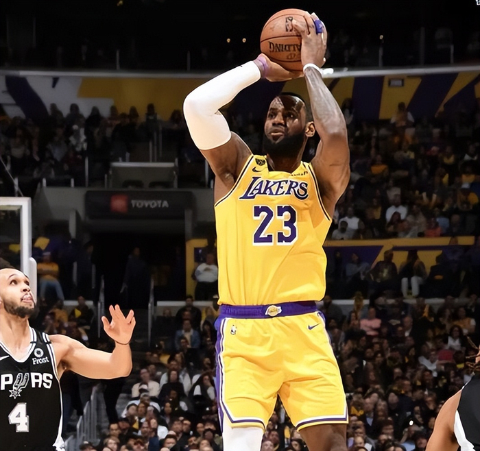 詹姆斯投篮效率提升原因浮出水面!三分命中率创下21年生涯新高!|投篮|