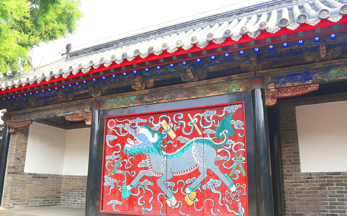 游曲阜孔府内宅,衍圣公过此门,为何跟班大喊“公爷过贪了”?