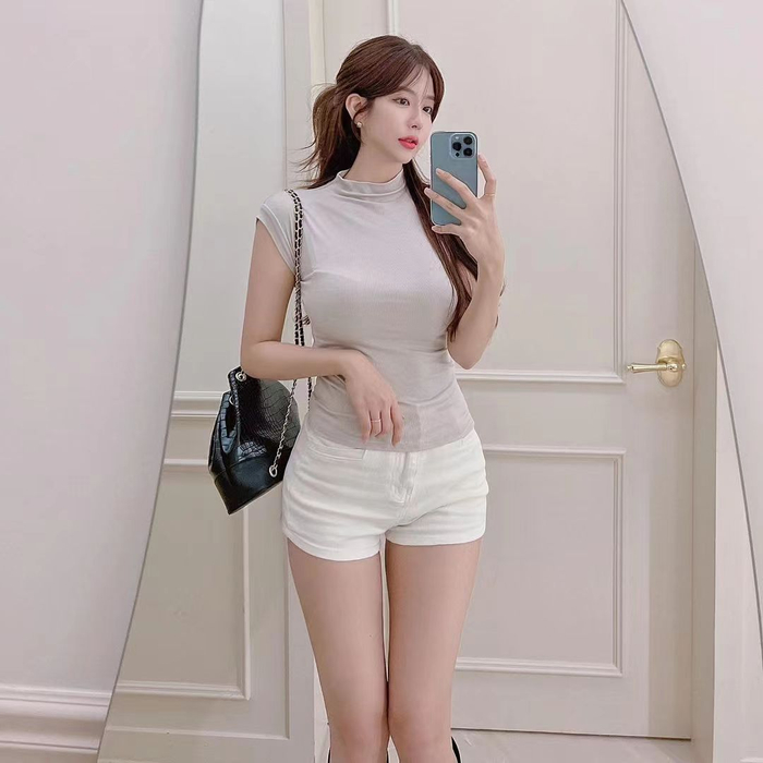 时尚美女穿搭自拍