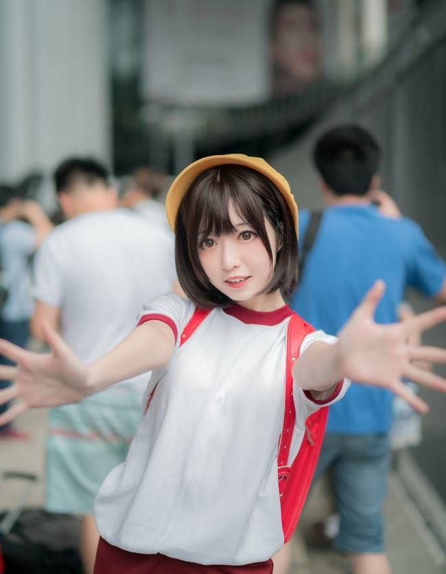 街拍可爱童颜萝莉