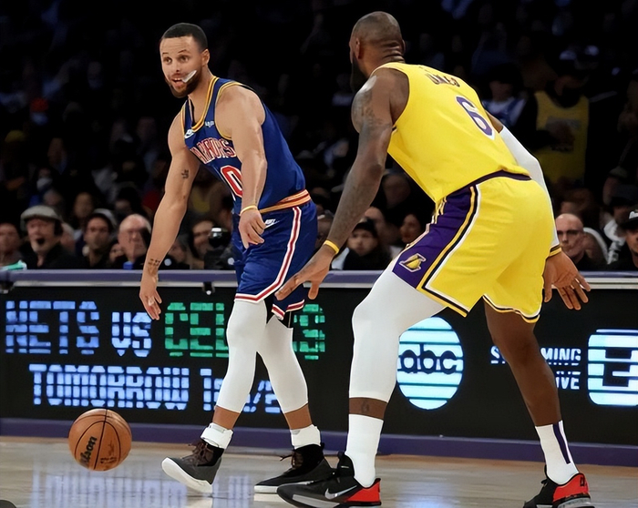 季后赛生死战独得50分 布克逆天表现征服亿万球迷